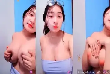 Cewek cantik pamer memek di live